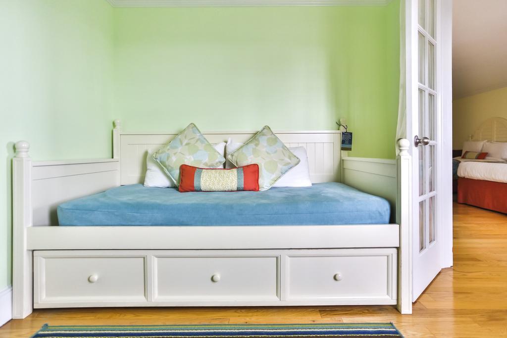 Mansion House Inn Vineyard Haven Bagian luar foto